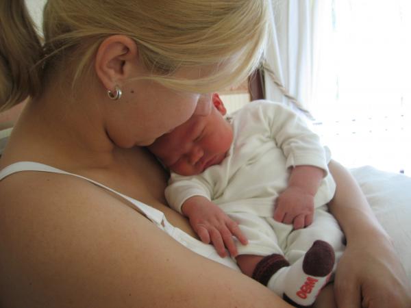 Merijn bij Mama 3, geplaatst door papa Boudewijn op 2004-06-08