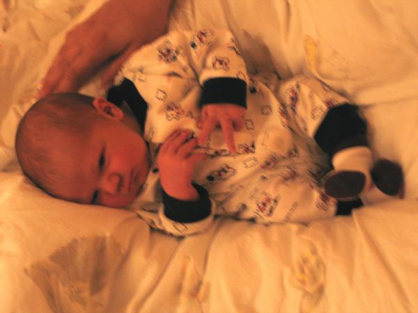 Merijn slapend, geplaatst door papa Boudewijn op 2004-06-08