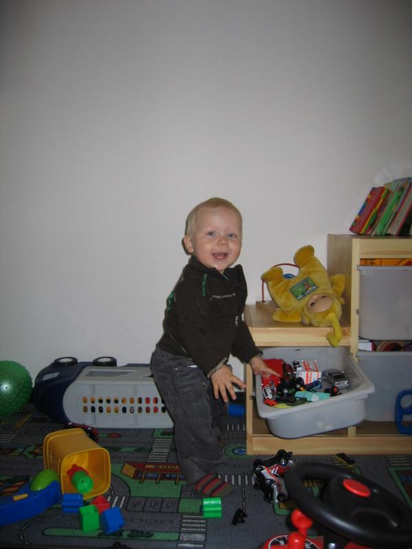 Jesse is rotzooi aan het maken., geplaatst door mama Lizanne op 2006-10-11