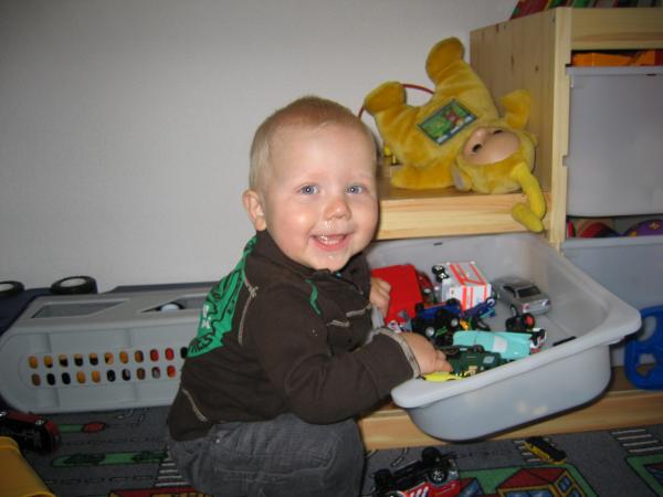 Jesse rotzooi aan het maken., geplaatst door mama Lizanne op 2006-10-11