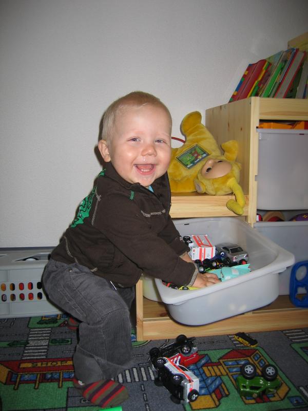 Jesse rotzooi aan het maken., geplaatst door mama Lizanne op 2006-10-11