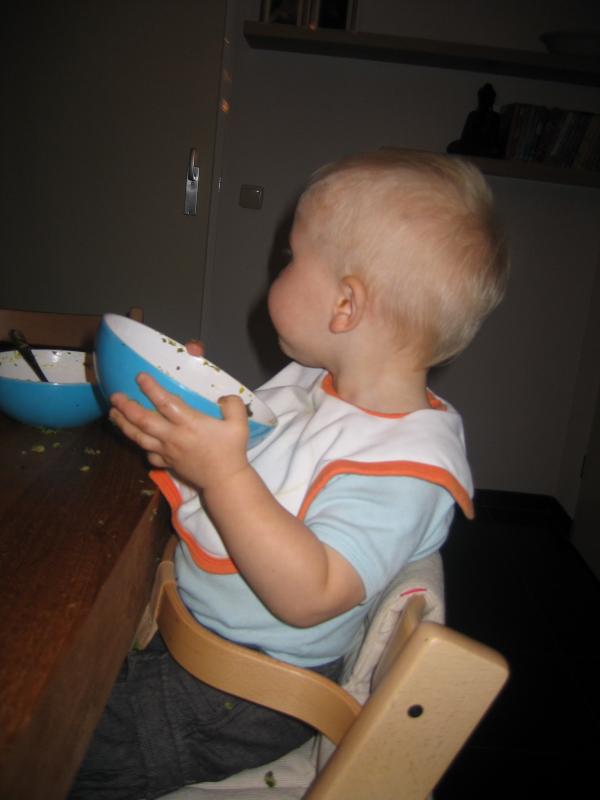 Jesse is boerenkool aan het eten!, geplaatst door mama Lizanne op 2006-10-17