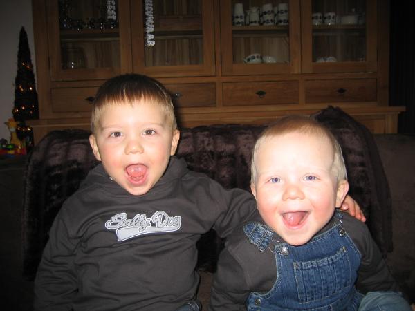Merijn samen met Jesse., geplaatst door mama Lizanne op 2007-01-14