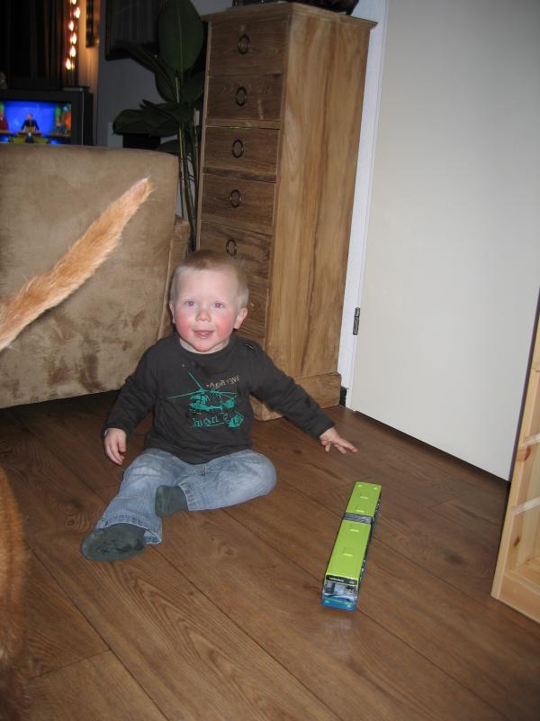 Jesse aan het spelen., geplaatst door mama Lizanne op 2007-05-25