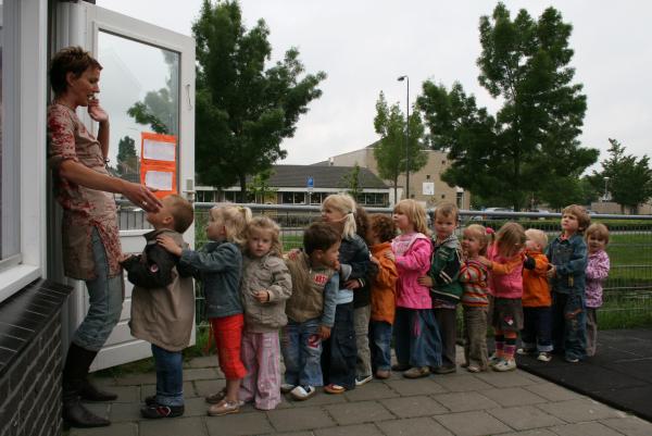 Merijn trakteren Peuterspeelzaal, geplaatst door mama Lizanne op 2007-07-17