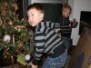 Merijn en Jesse kerstkado`s aan het uitpakken., geplaatst door mama Lizanne op 2007-12-26