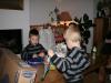 Merijn en Jesse kerstkado`s aan het uitpakken., geplaatst door mama Lizanne op 2007-12-26