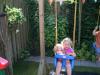 Alana schommelt met de pop, geplaatst door mama Lizanne op 2009-06-06