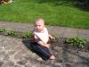 Merijn bezig in de tuin., geplaatst door mama Lizanne op 2005-04-30