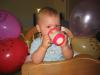 Merijn smorgens aan het drinken op zijn 1e verjaardag., geplaatst door mama Lizanne op 2005-05-30
