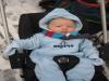 Jesse voor het eerst in de sneeuw., geplaatst door mama Lizanne op 2005-11-29