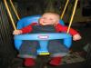 Jesse aan het schommelen., geplaatst door mama Lizanne op 2006-02-26