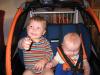 Merijn en Jesse in de fietskar., geplaatst door mama Lizanne op 2006-05-17