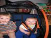 Merijn en Jesse in de fietskar., geplaatst door mama Lizanne op 2006-05-17
