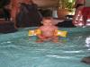 Merijn in het zwembad., geplaatst door mama Lizanne op 2006-08-01