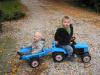 Merijn en Jesse op de traktor bij Oma en Opa van der Kammen., geplaatst door mama Lizanne op 2006-10-26