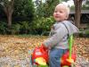 Jesse op de loopauto., geplaatst door mama Lizanne op 2006-10-26